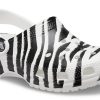 Crocs Classic Clog Hayvan Baskılı Plaj Sandaletleri Siyah Beyaz 206676-1DE