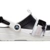 Crocs Classic Fermuarlı Tokalı Terlik “Siyah Beyaz” 208127-066