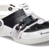 Crocs Classic Fermuarlı Tokalı Terlik “Siyah Beyaz” 208127-066