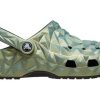 Crocs Classic Iridescent Geometric Clog “Yeşil” 209841-001