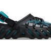 Crocs Echo Yansıtıcı Bağcıklı Terlik “Siyah Deniz Mavisi” 210004-001