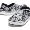 Crocs (GS) Off Court Baskılı Terlikler “Gri Siyah Beyaz” 209150-066
