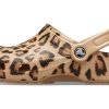 Crocs Klasik Baskılı Tığ Ayakkabısı “Leopard Gold” 205838-98R