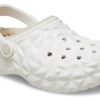 Crocs Klasik Çizgili Geometrik Ayakkabı “Beyaz” 210069-100
