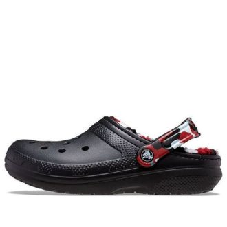 Crocs Klasik Çizgili Kamuflajlı Tığ Ayakkabısı “Siyah ve Kırmızı” 208047-063