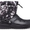 Crocs Klasik Çizgili Neo Şişme Tie Dye Botlar “Siyah Beyaz” 207328-001