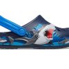 Crocs (PS) Komik Köpekbalığı Desenli Açık Hava Düz Topuklu Spor Derin Mavi Sandaletler 207070-410