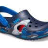 Crocs (PS) Komik Köpekbalığı Desenli Açık Hava Düz Topuklu Spor Derin Mavi Sandaletler 207070-410