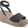 Crocs (WMNS) Brooklyn Bilek Kayışlı Kamalı Sandaletler “Siyah Bej” 209406-07H