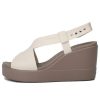 Crocs (WMNS) Brooklyn Hafif Çimento Gri Sandaletler “Gri” 206222-16T