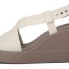 Crocs (WMNS) Brooklyn Hafif Çimento Gri Sandaletler “Gri” 206222-16T