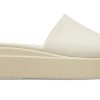 Crocs (WMNS) Brooklyn Slide “Beyaz Bej” 208728-2Y2