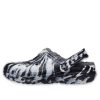 Crocs (WMNS) Klasik Astarlı Açık Hava Sandaleti “Mermer Beyaz Siyah” 207180-103