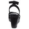 Crocs (WMNS) Leigh II Çapraz Askılı Bilekte Kamalı Sandaletler “Siyah” 204950-060