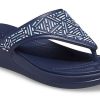 Crocs (WMNS) Monterey Boncuklu Parmak Arası Terlik Koyu Mavi 206851-410
