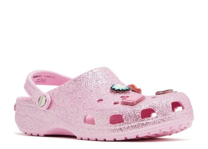Kötü Kızlar x Klasik Clog “Çarşambaları Pembe Giyeriz”
